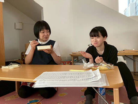 昼休憩中の職員