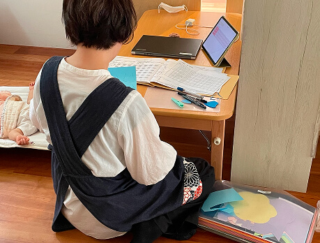 書類作成をする職員