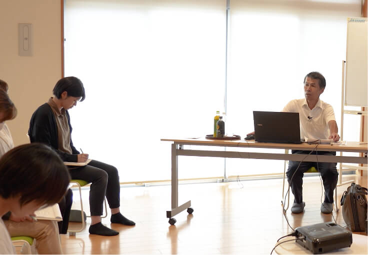 カリキュラムマネジメント研修の様子